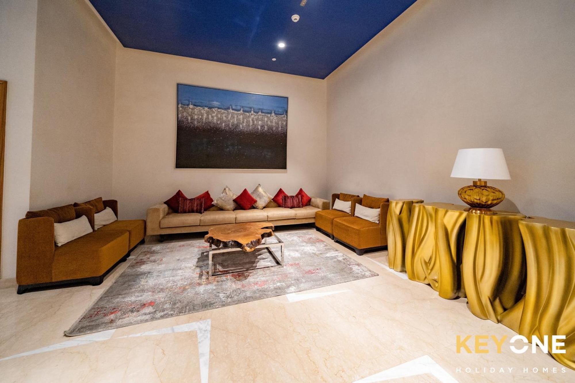 Sleek Studio In Prive With Stunning Canal View Dubai Bagian luar foto