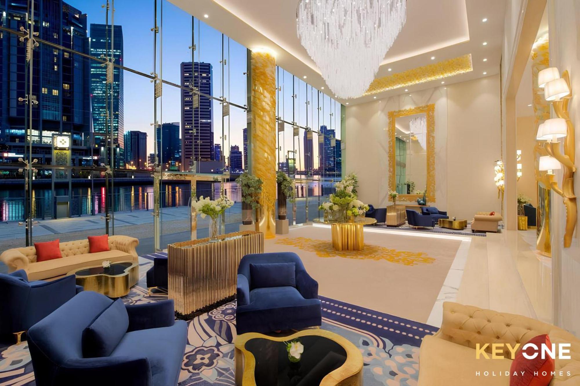 Sleek Studio In Prive With Stunning Canal View Dubai Bagian luar foto