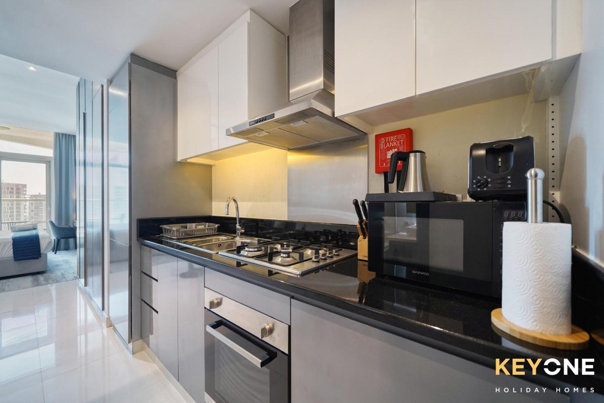 Sleek Studio In Prive With Stunning Canal View Dubai Bagian luar foto